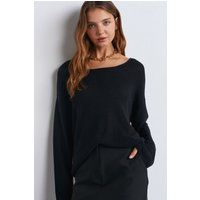 Lockerer Rippstrickpullover mit U-Boot-Ausschnitt