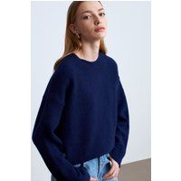 Klassischer Rundhals-Rippstrickpullover
