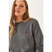 Gestrickter Pullover mit Teddy-Stickerei