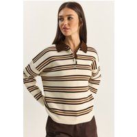 Gestreifter Strickpullover mit Polokragen