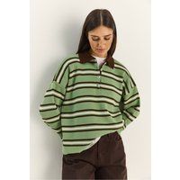Gestreifter Strickpullover mit Polokragen