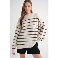 Relaxter gestreifter Rundhals-Strickpullover