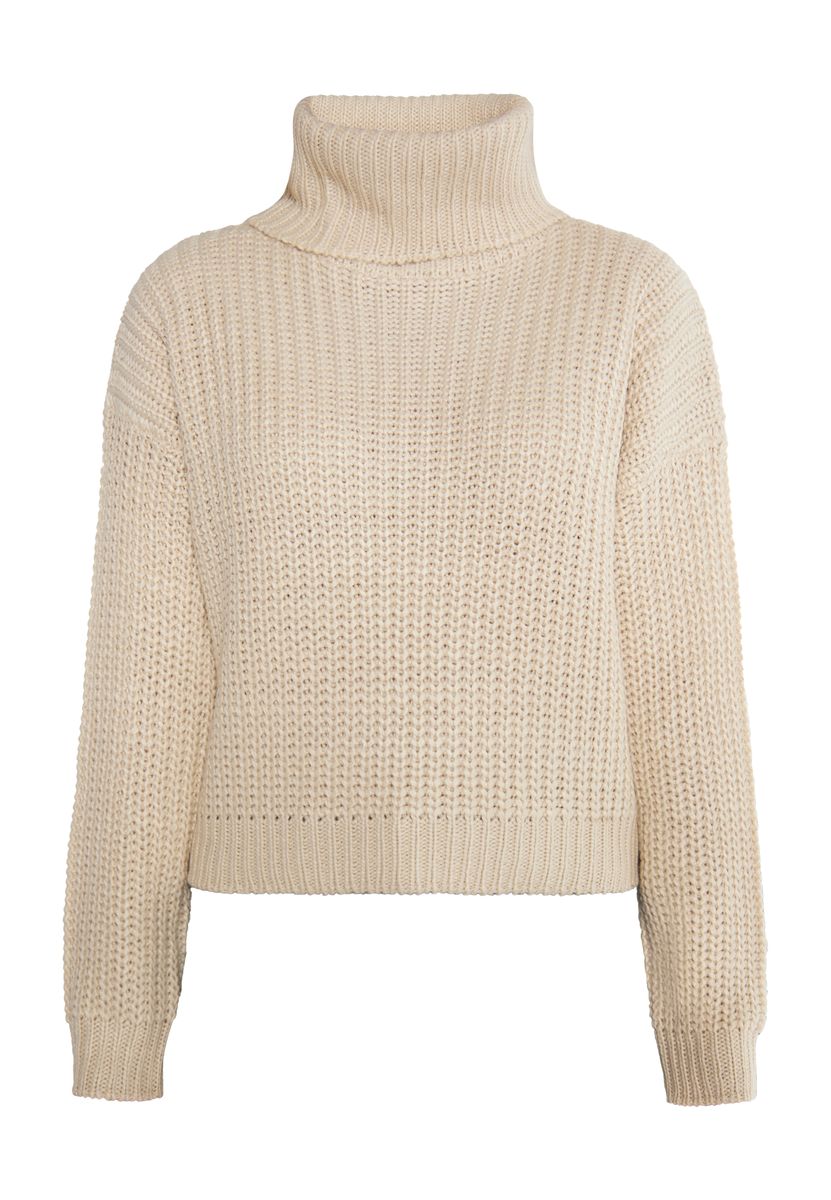 Verkürzter Grobstrickpullover mit Rollkragen