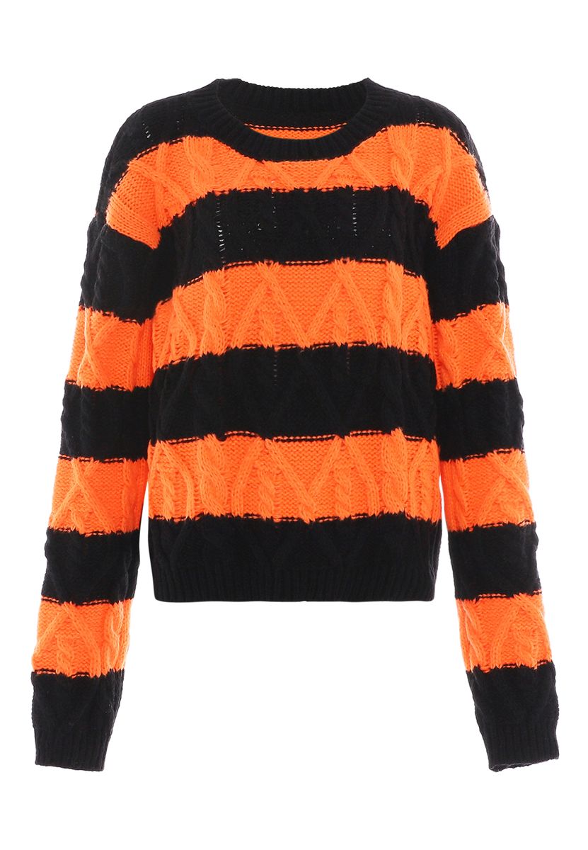 Gestreifter Grobstrickpullover mit Zopfmuster
