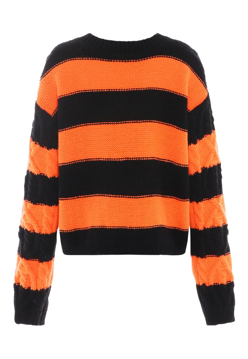 Gestreifter Grobstrickpullover mit Zopfmuster
