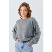 Plüschiger Kurzstrickpullover mit Rundhalsausschnitt