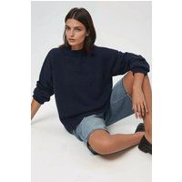 Klassischer gerippter Strickpullover