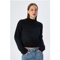 Strukturierter verkürzter Stehkragen-Strickpullover