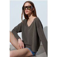 Lockerer Rippstrickpullover mit V-Ausschnitt