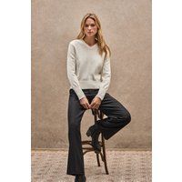 V-Pullover mit Knopfdetails an den Manschetten