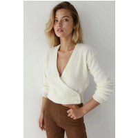 Gemütlicher Wickel-Strickpullover mit Knöpfen