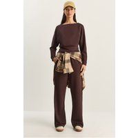 Set aus Sweatshirt mit asymmetrischem Ausschnitt und weiter Hose