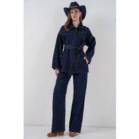 Zweiteiler mit Gürtel im Utility-Stil