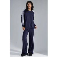 Gestreiftes Strickoberteil und Weite Hose