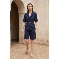 Set aus Kurzarm-Gürtelblazer und Shorts