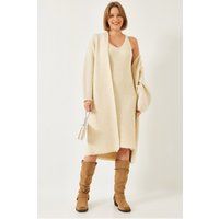 Geripptes Strickset aus Cardigan und Kleid