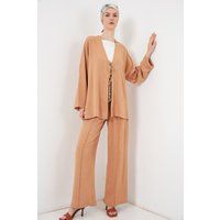 Strukturiertes Set aus Cardigan und Hose
