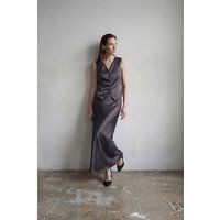Satin-Set aus V-Weste und Maxirock