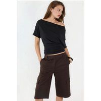 Asymmetrisches Oberteil mit Taillenraffung