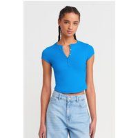 Enges Rippen-Croptop mit Knopfleiste