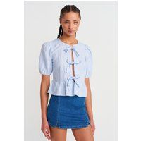 Bauchfreie Bluse mit Schleifendetails