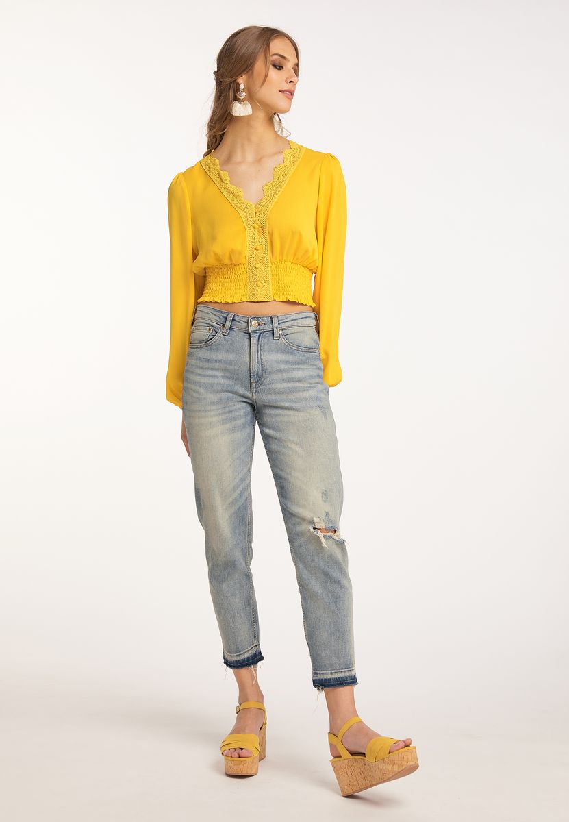 Kurze V-Bluse mit Spitzenbesatz