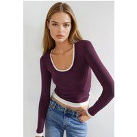 Eng anliegendes Langarmshirt mit Kontrastrand
