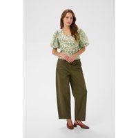 Taillierte Blumenbluse mit Puffärmeln