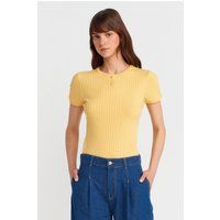 Klassisches Rippstrick Henley Top