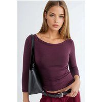 Geripptes Langarmshirt mit Rundhalsausschnitt