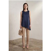 Asymmetrisches ärmelloses Satin-Top