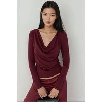 Elegantes Strickoberteil mit Wasserfallausschnitt