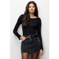 Eng anliegendes Langarmshirt mit Boot-Ausschnitt