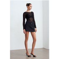 Elegante schmal geschnittene Spitzenbluse