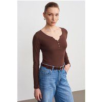 Körperbetontes Langarmshirt mit Knopfleiste