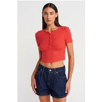 Körpernahes Henley-Top in Kurzform