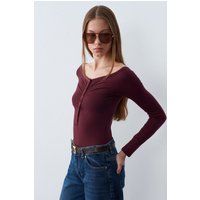 Body mit Boots-Ausschnitt und Knopfdetail