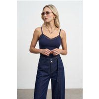 Schmal geschnittenes Camisole mit Spitze
