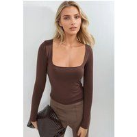 Eng anliegendes Langarmshirt mit Karree-Ausschnitt