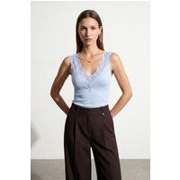 Stricktop mit V-Ausschnitt und Spitze