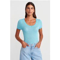 Texturiertes Stricktop mit Schleife