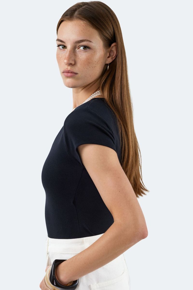 Minimalistische Bluse mit V-Ausschnitt