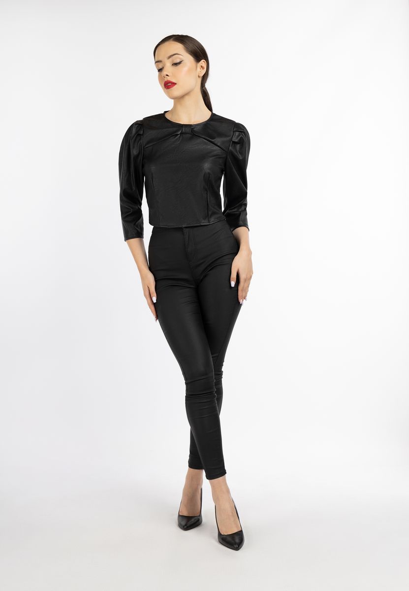 Kurzgeschnittene Kunstlederbluse mit Knotendetail