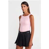 Geripptes Stricktop mit Karree-Ausschnitt