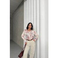 Elegantes Krepphemd mit abstraktem Print