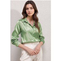 Elegantes Satin-Hemd mit Knopfleiste