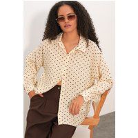 Oversize-Crephemd mit Polka Dots