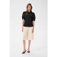 Bluse mit Spitze und Puffärmeln