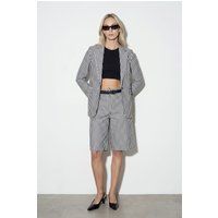 Hochtaillierte gestreifte Shorts