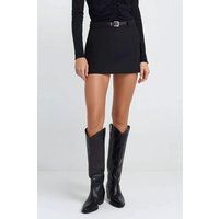 Taillierter Mini-Skort mit Gürtel